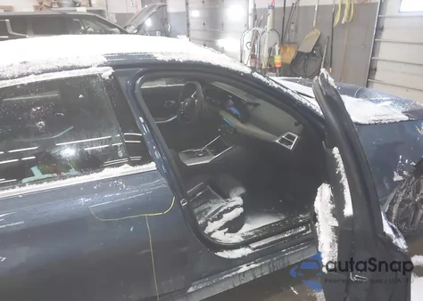 2026 BMW 330I xDrive Na z USA, uszkodzony, nr VIN 3MW89CW0XT8F97103